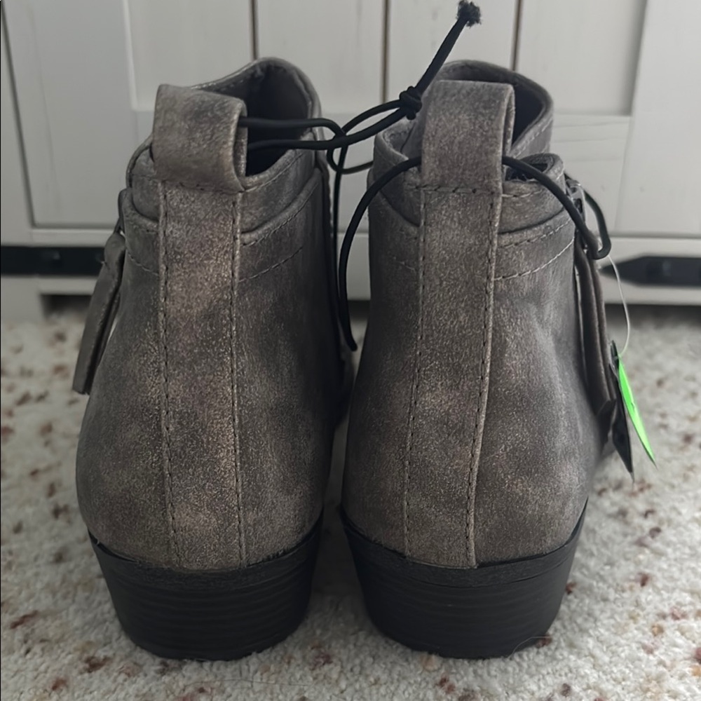 NEW Arizona Jean Ankle Booties Pewter Gray Side Zipper & Memory Foam NWT size 8 - Picture 2 of 5